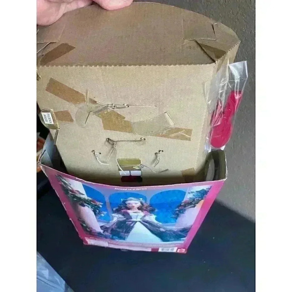 VINTAGE 1997 Holiday Princess Belle Barbie Doll Disney Beauty & the Beast Mattel - Picture 6 of 8